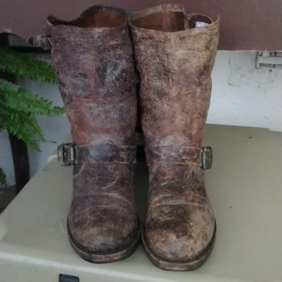 FRYE VERONICA BOOTS DISTRESSED - Picture 2 of 11